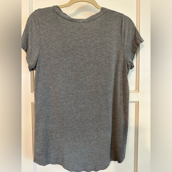 Latched Mama V-Neck Boyfriend Nursing Tee - Grey - Size XS - Picture 5 of 5